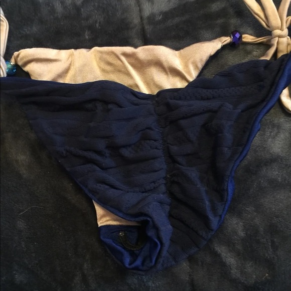 Bikini - Picture 3 of 3